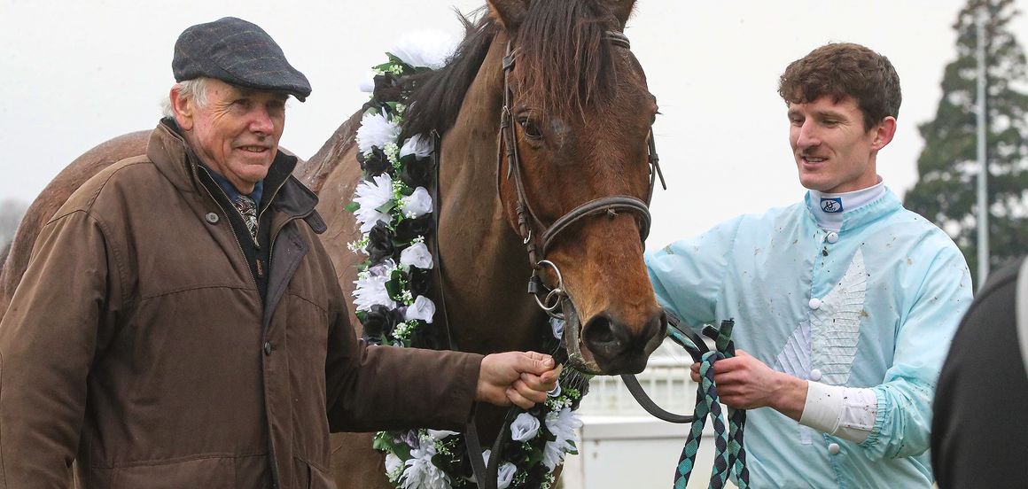 Mr Nonchalant extends his extraordinary Grand National record