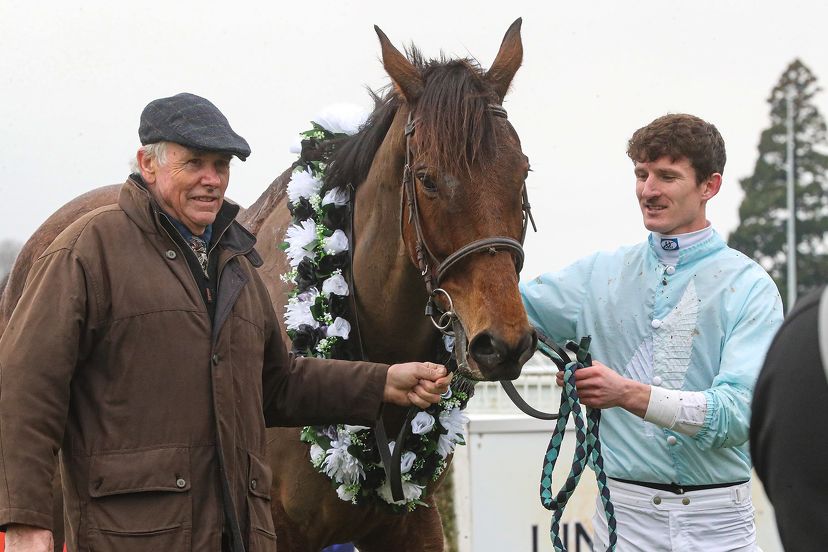 Mr Nonchalant extends his extraordinary Grand National record